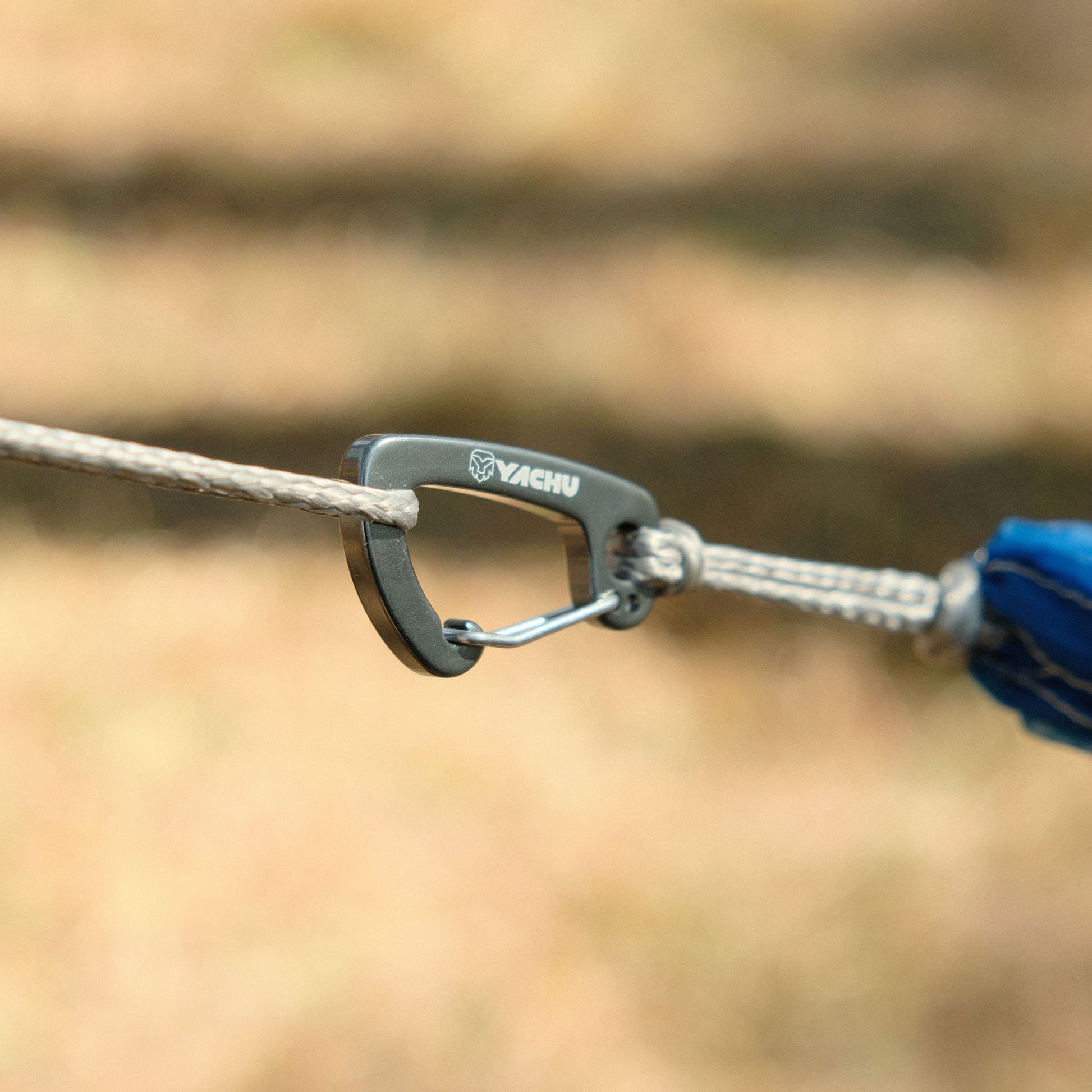 Reliable 5kN carabiner clip for secure hammock hanging