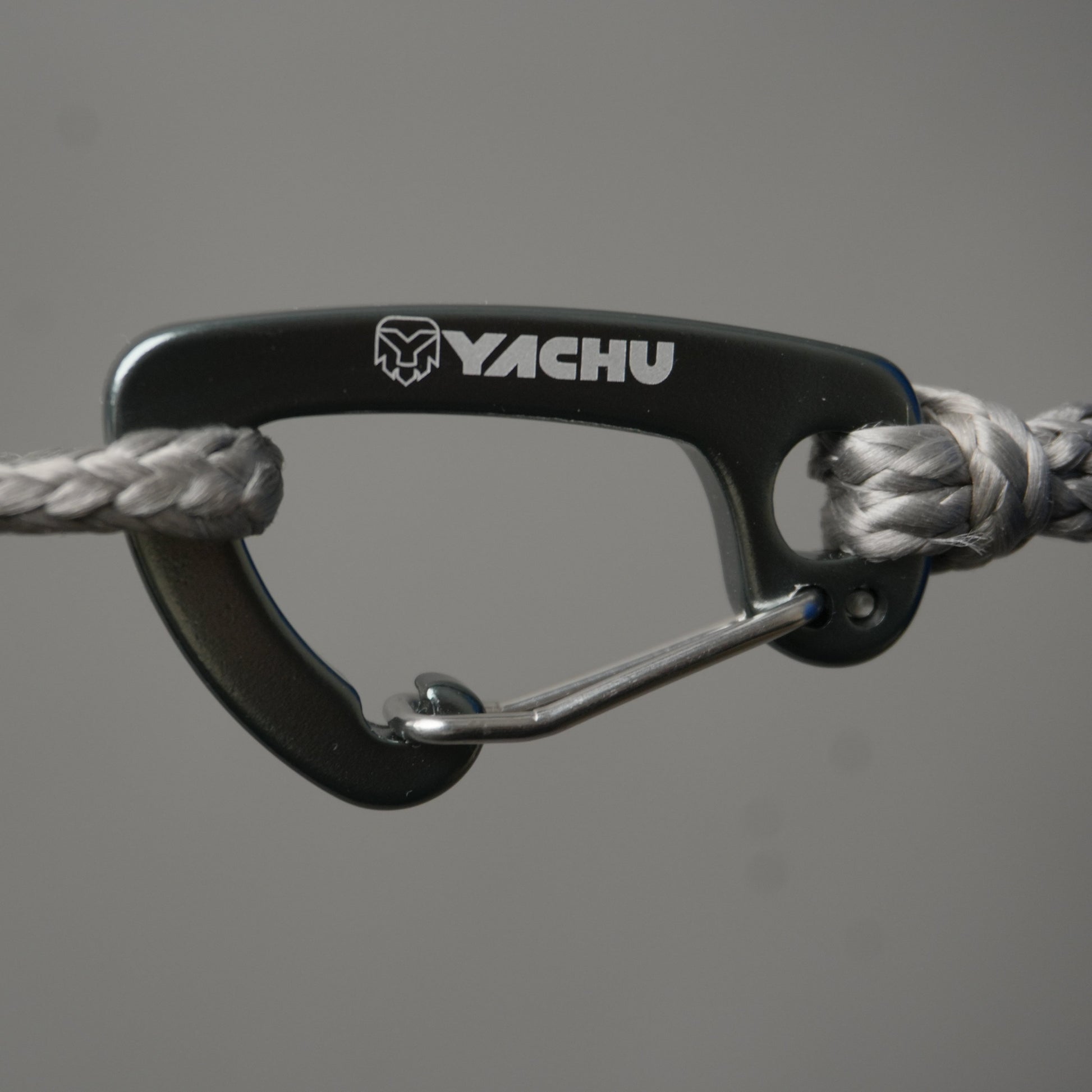 Strong lightweight 5kN carabiner clip for hammock suspension