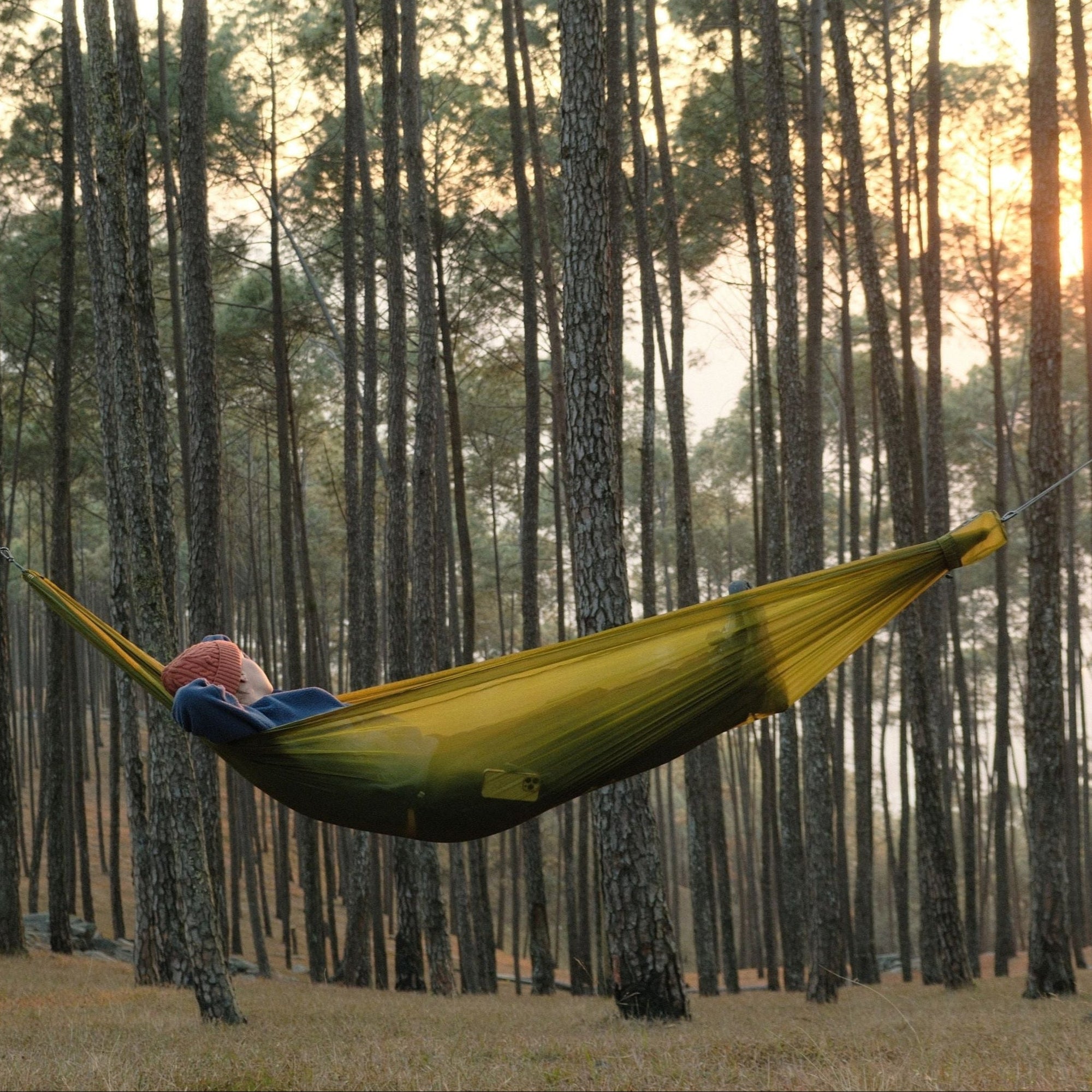 Person relaxing in Yachu Airlite Hammock (green) in nature