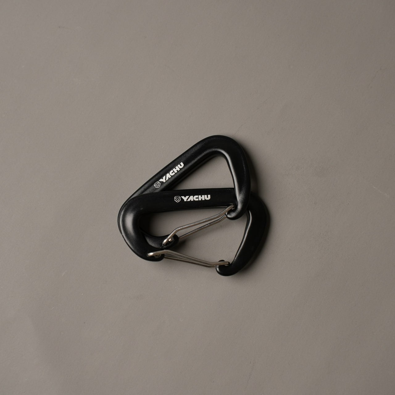 12kN load-rated aluminum carabiner clip for camping and survival gear