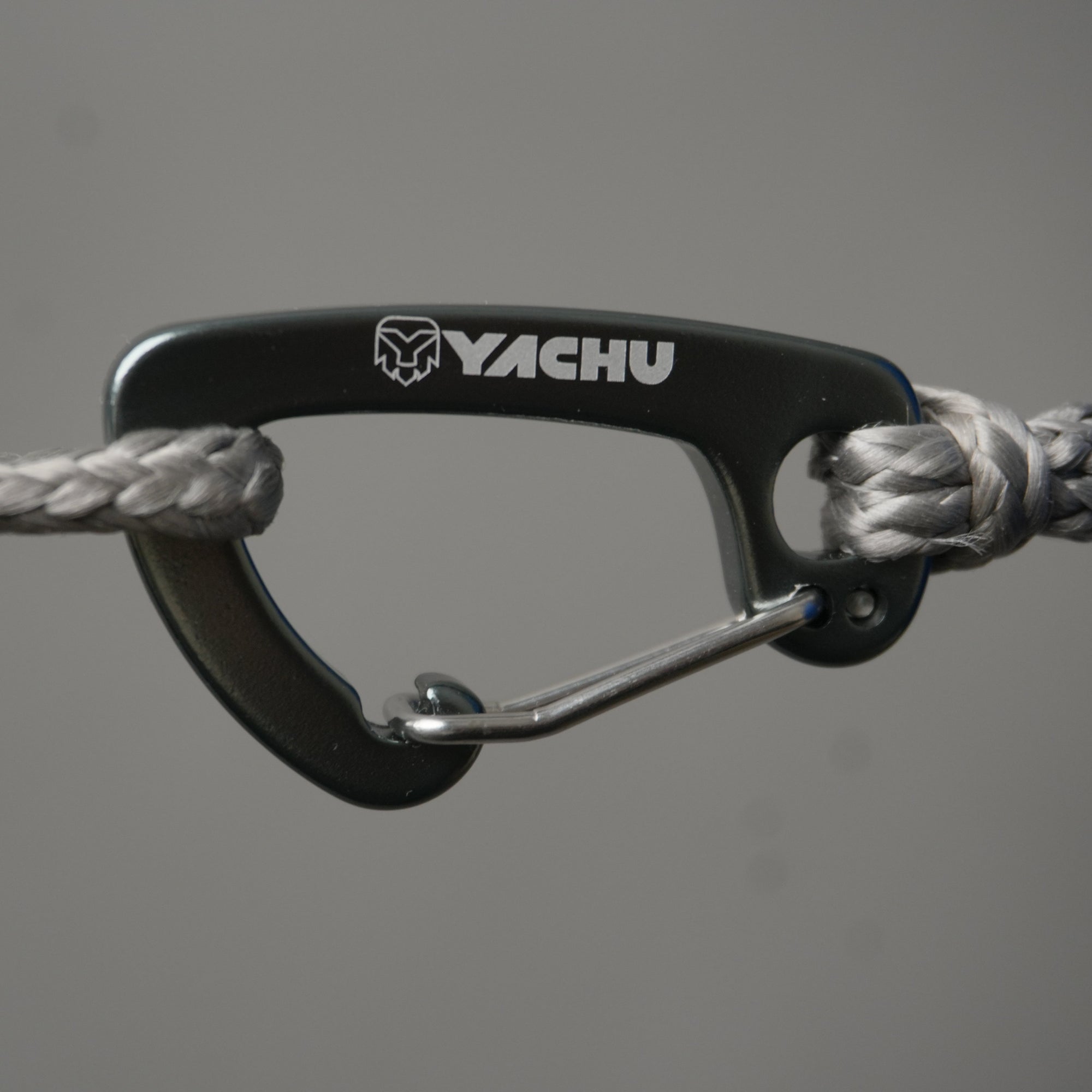 Strong lightweight 5kN carabiner clip for hammock suspension
